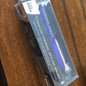 Thermal styling brush